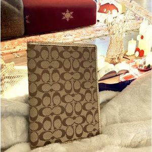 ✨EUC Coach Credit Card Holder✨